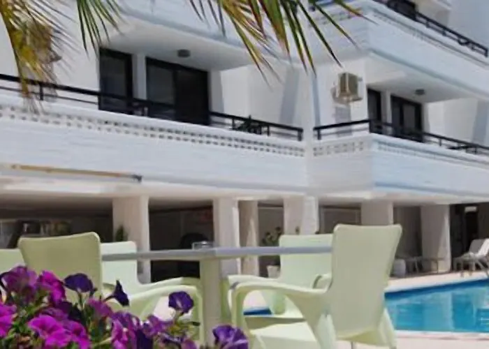 Agrino Aparthotel 3*